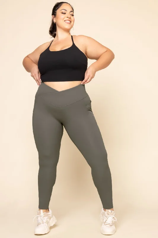 Women's Trendy Casual Outfit Crisscross Hourglass® Leggings with Pockets - English Ivy Women's Trendy Casual Outfit Crisscross Hourglass® Leggings with Pockets - English Ivy