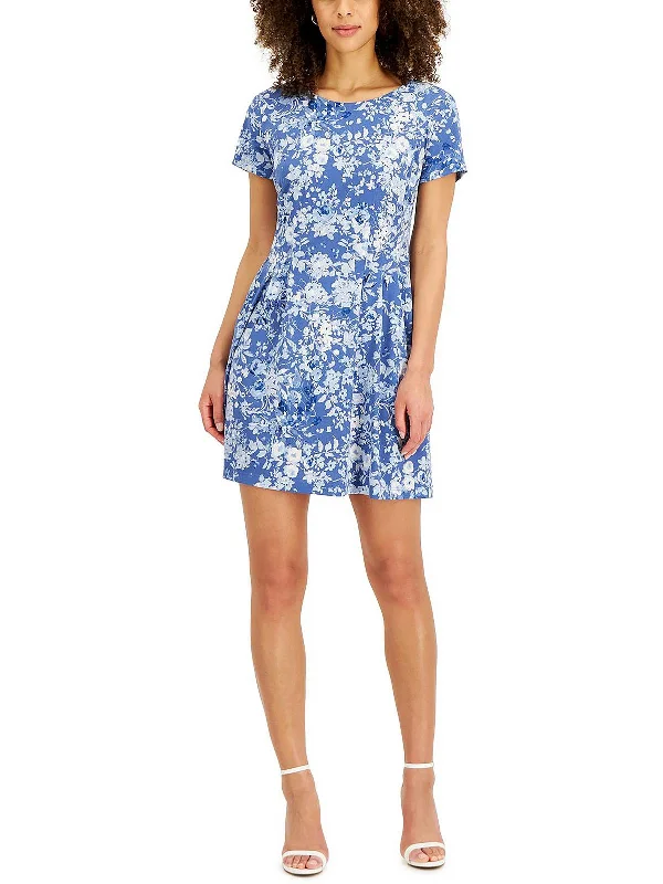Your Favorite Items Now At Unbeatable Prices Petites Womens Scoop neck Pockets Fit & Flare Dress