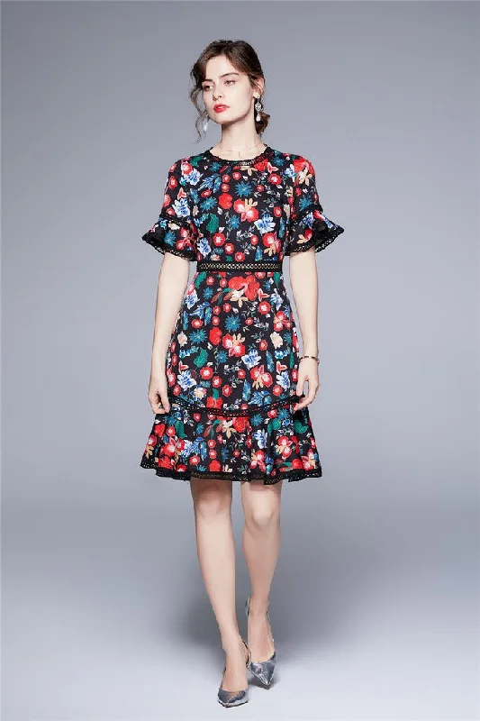 Casual Women's Clothing Black & Red & Blue floral print Day A-line Crewneck Juliet Short Sleeve Above Knee Dress