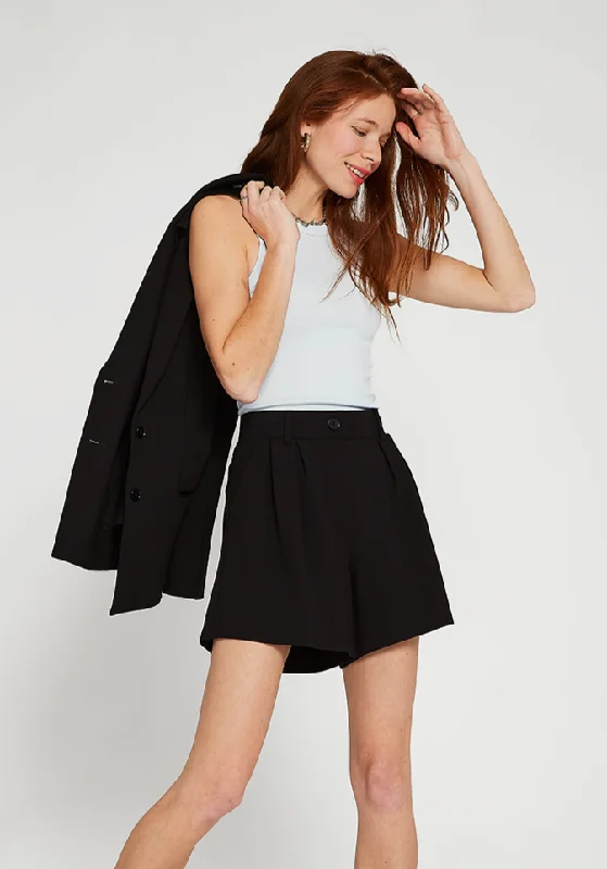 Comfortable Women's Apparel 90s Pleated Trouser Short (Black)
